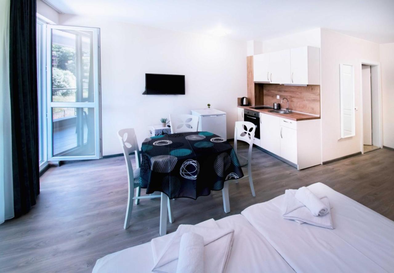 Donchevi Apartments Primorsko Dış mekan fotoğraf